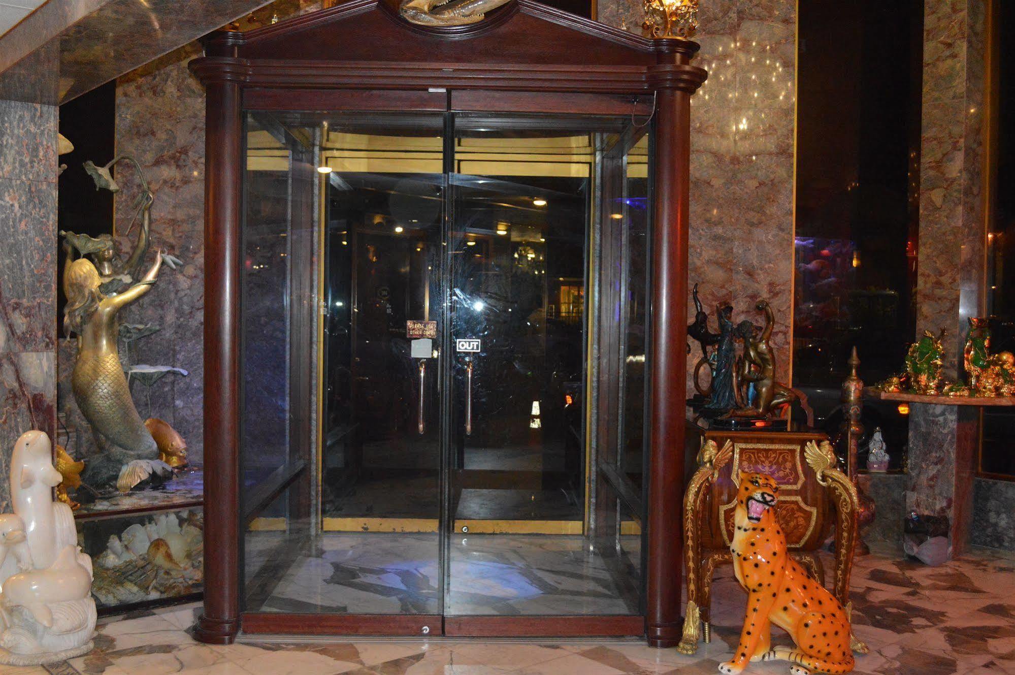 Paris Suites Hotel New York Bagian luar foto